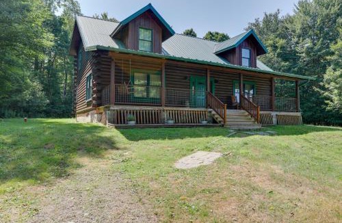 Niobe House | Panama Cabin on 36 Acres with Hot Tub and Trails!