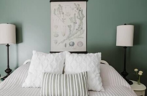 Huntington Mills Bed & Breakfast | Paper Mill Pines Bed and Breakfast: The Sequoia Room