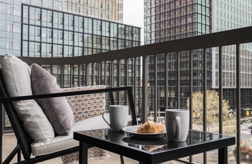 Crystal City Apartment | Paramount Sleeps 8 Near Metro