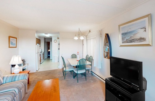 Midtown Ocean City Condo | Partial Ocean View Condo in Oceanfront Building with Balcony, WiFi & Laundry