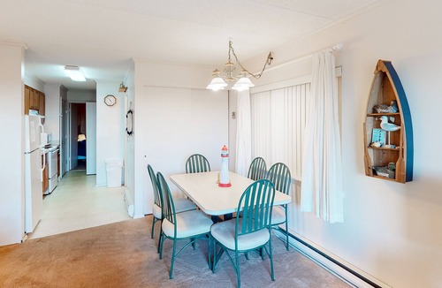 Midtown Ocean City Condo | Partial Ocean View Condo in Oceanfront Building with Balcony, WiFi & Laundry