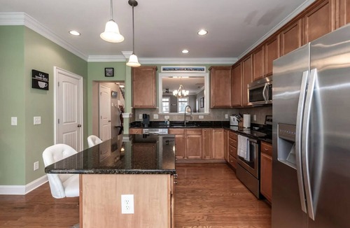 Umstead House | Paula's Place- Across from Brier Creek, 10mins from Airport, Community Pool!