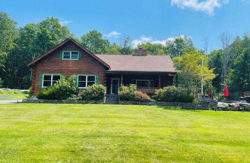 Sparrow Bush Cabin | Peaceful 3-Bedroom Log Cabin Retreat in the Heart of Idyllic Sparrow Bush NY