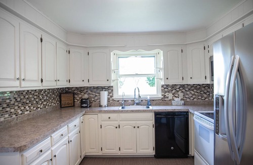 Ronks House | Peaceful Cottage in the heart of Amish Country with hot tub.