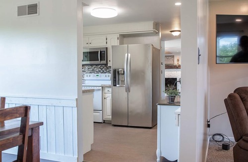 Ronks House | Peaceful Cottage in the heart of Amish Country with hot tub.