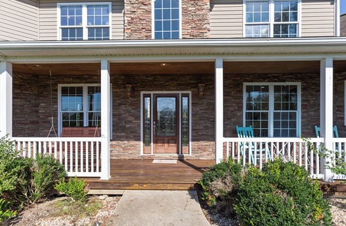 Sardinia House | Peaceful Country Retreat 20 acres Private Pond