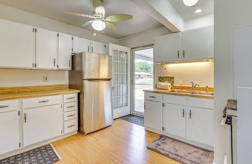 Niles House | Peaceful Home Near Youngstown: Fenced Backyard!