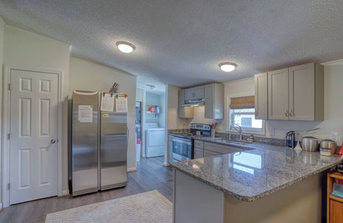 Dover House | Peaceful living just outside of town