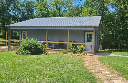 Morrow House | Peaceful, Quiet and Country with 2 bedrooms and WiFi, AC in marvelous Morrow