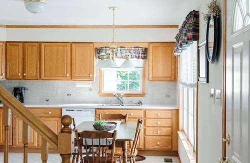 New Germantown House | Peaceful quiet setting with large yard, creek, 3 bedrooms, AC, WiFi,