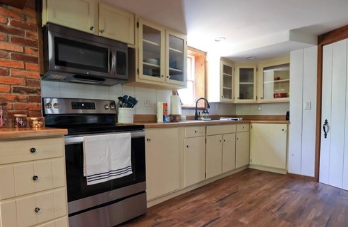 Bellville House | Peaceful, relaxing, family friendly, fully updated 3-bedroom house in Bellville