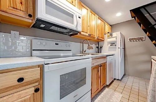 Hidden Valley House | Peaceful Retreat in Hidden Valley, PA: Ski Resort, Golf and Trails in Mountain
