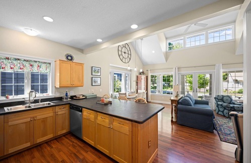 Lakeside House | Peach Place at Lakeside