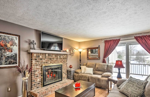 Penfield House | Penfield Townhome - 10 Mi to Downtown Rochester!