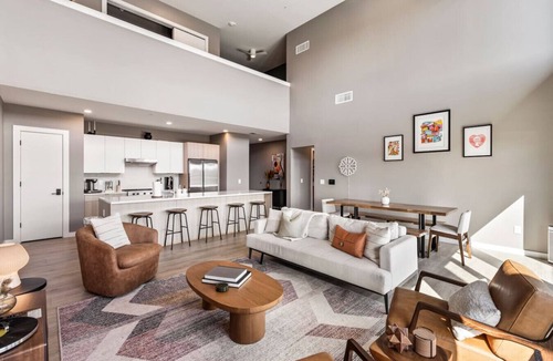 The Gulch Condo | Penthouse Luxury w/Pool, Patio & City View - Walk to Broadway
