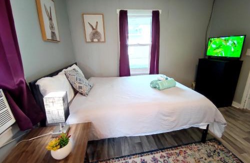 Noblesville House | Perfect Combo of Charm & Comfort- 2Bedroom Home