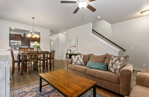 West Valley House | Perfect For Groups | Near The Village & Mall