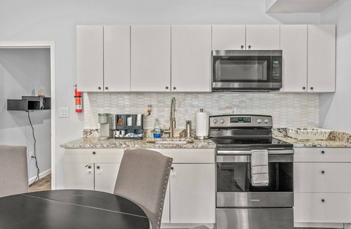 Philadelphia Apartment | Perfect Relaxing 1BR W/Free parking in Cobbs Creek