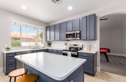East Mesa House | Perfect winter getaway home {Heated POOL, SPA, BBQ, PUTTING GREEN}