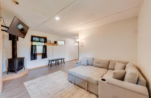 Hillsgrove House | Pet-Friendly Cabin with Grill in Hillsgrove
