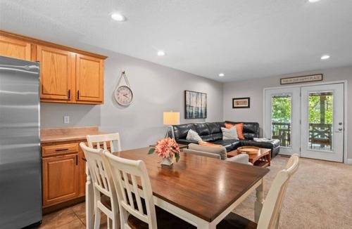 Sharps Chapel Condo | Pet friendly. Covered Dock. Lakeside Firepit. August & September dates available