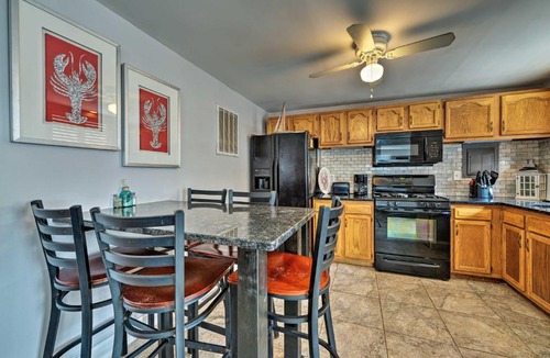 Wildwood Crest Apartment | Pet-Friendly Getaway with Patio, Less Than 1 Block to Beach!