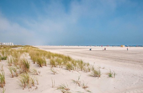 Wildwood Crest Apartment | Pet-Friendly Getaway with Patio, Less Than 1 Block to Beach!