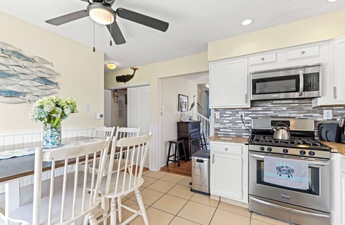 Villas House | Pet friendly home located just 5 houses from the Delaware Bay
