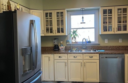 Hood House | Pet friendly home, pond, paddle boat, fishing gear, hiking, wineries, game room