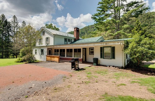 Hillsgrove House | Pet-Friendly Home w/Game Room in Hillsgrove!