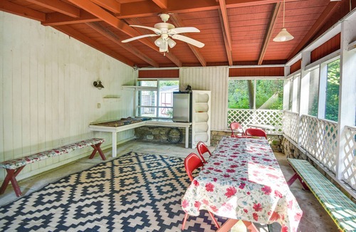 Norfolk - Virginia Beach House | Pet-Friendly Norfolk Retreat ~ 7 Mi to Beach!