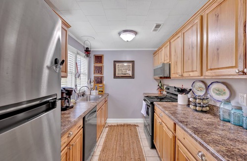 Bristol Cottage | Pet friendly on the South Holston River!