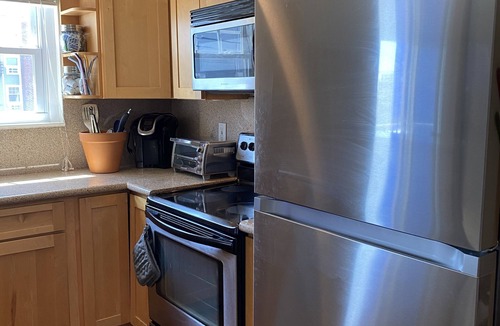 Asbury Park Condo | Pet Friendly-Outdoor Space-Parking-Chef's Kitchen-2 blocks to the Beach