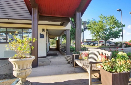 North Canton House | Pet-Friendly Room Adjacent to Westfield Belden Village Mall, Super Convenient