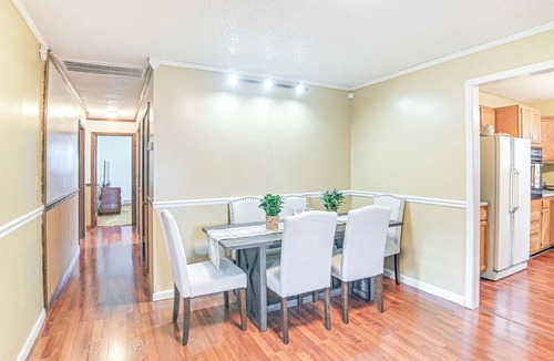Lockbridge House | Pet-Friendly West Virginia Home - Patio & Fire Pit