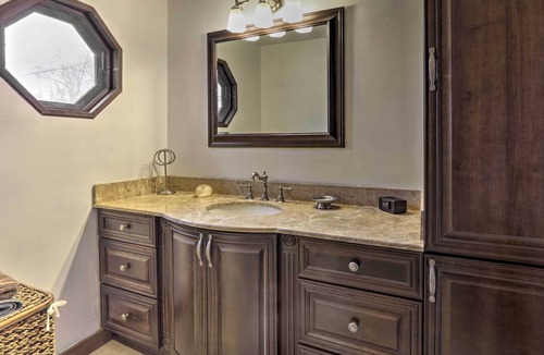 Woodbury Cottage | Pet-Friendly Woodbury Cottage w/ Fire Pit & Pool!