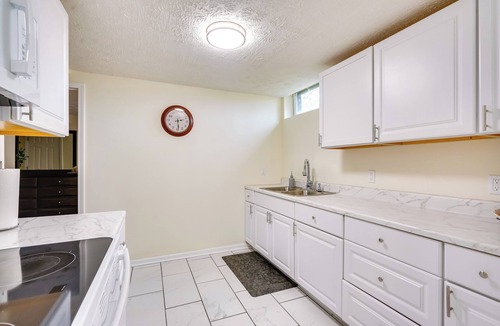 Zanesville Apartment | Pet-Friendly Zanesville Haven w/Game Room!