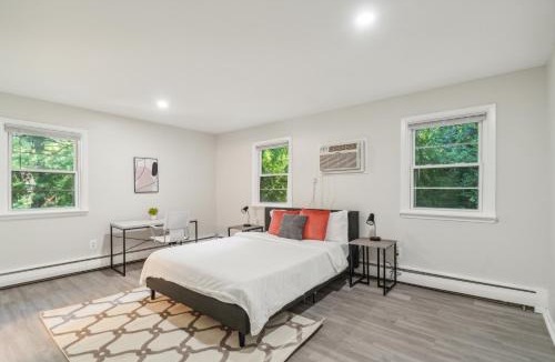 Newark Apartment | Pine Brook 808 I Your Newark Retreat I Pool & Gym