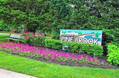 Newark Apartment | Pine Brook Apartments: Luxurious living in a stunning wooded setting