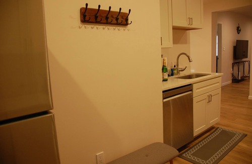 East Liberty Apartment | Pittsburgh Delight - Comfy 2B/1B Apt w/Private Parking, First Floor Unit