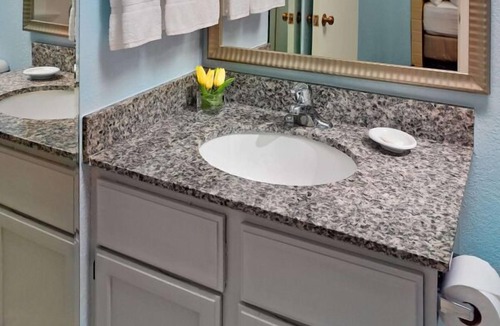 White Station House | Pleasant Stay! w/ Kitchen, Parking, Pets Allowed, Near Fire Museum of Memphis!