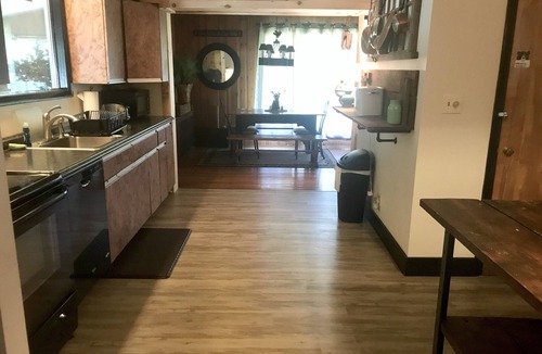 Canadensis House | Pocono BLACK BEAR Lodge~Near Skytop, skiing, water parks, golf, casino & more!