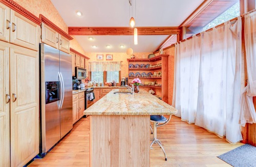 Tafton House | Pocono Chalet ~ Heated Pool ~ Sauna ~ Firepits ~ Game Room ~ Fireplaces