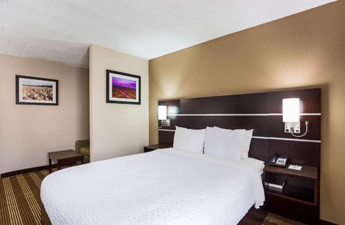 Delaware Water Gap Hotel | Pocono Inn & Banquet - Stroudsburg