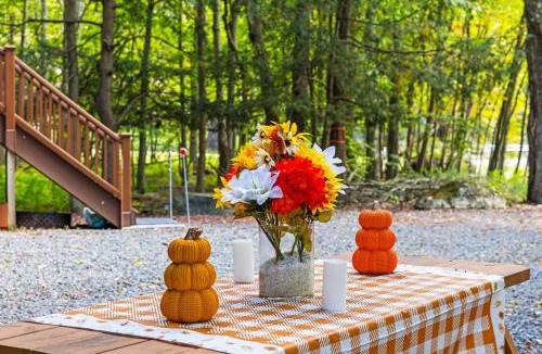 Lake Ariel House | Pocono's Resort - Fire Pit Jacuzzi Winter Sports Amenities