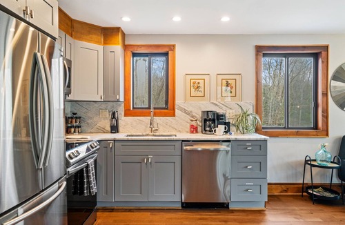 Cresco House | Poconos retreat with hot tub, fire pit & game room