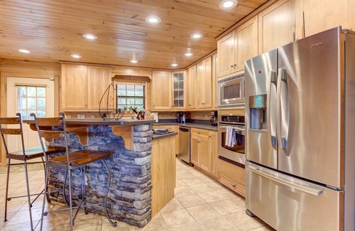 McCaysville Cabin | Pond-front cabin with private hot tub, fireplaces, furnished deck, & game room