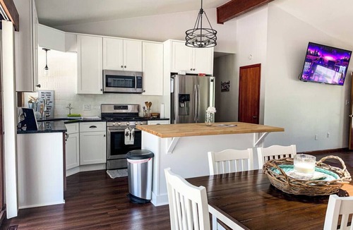 Huron House | POOL OPEN! 15 Minutes to Cedar Point