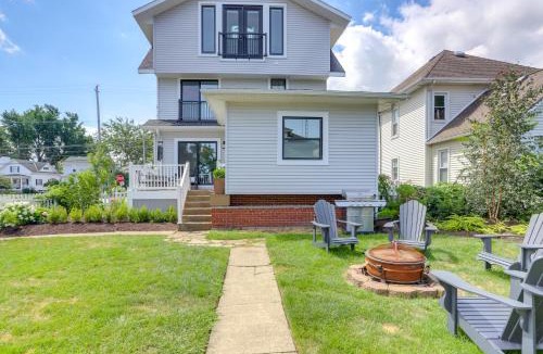 Port Clinton House | Port Clinton Home with Lake View - Walk to Beach!
