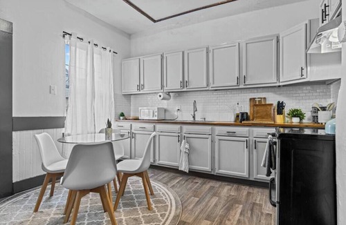 Portsmouth Apartment | Portside~Kid Friendly~Fast Wi-Fi~Self Check in